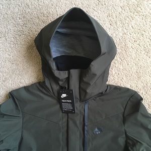 nike tech fleece hooded shield jacket